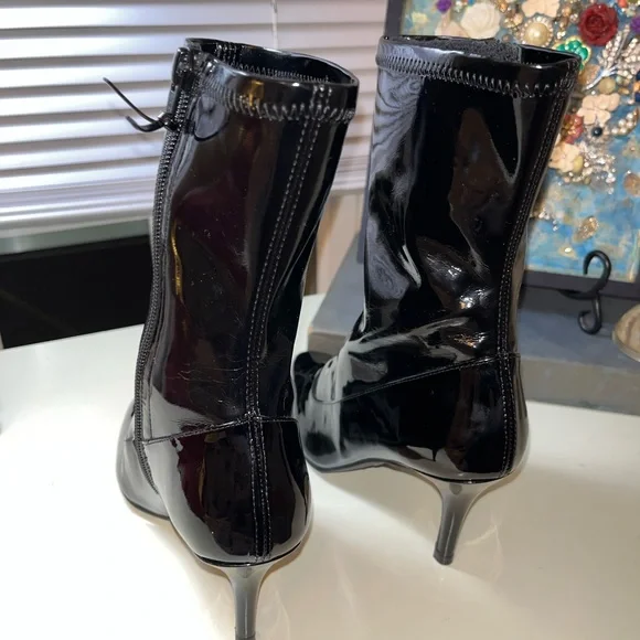 Stuart Weitzman Clingy Patent Leather Pointed Toe Booties!! - Picture 8 of 14